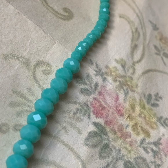 NEW Turquoise Color Faceted Glass Beaded Silver Plated Feather Woman’s Necklace - Picture 5 of 7